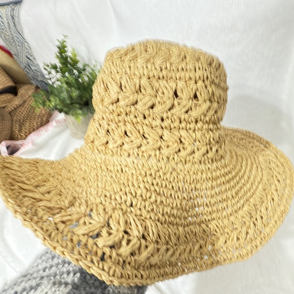 G.H. Bass & Co. Stylish Tan Women's Sun Hat - Picture 1 of 7